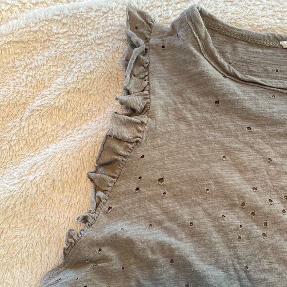 Olive green distressed ruffle sleeve tank top - Picture 2 of 6